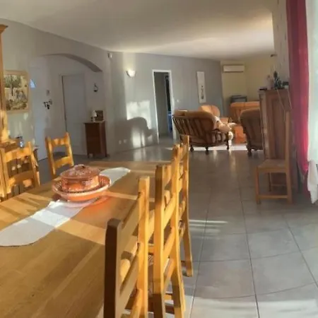 Le Clos Des Galets Meynes