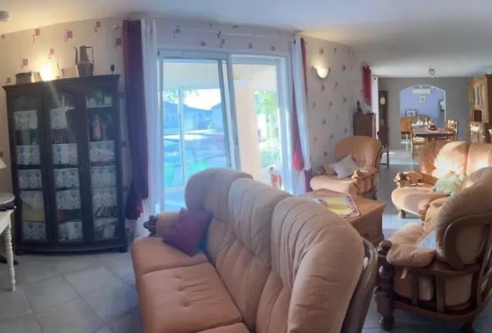 Вилла Le Clos Des Galets Meynes