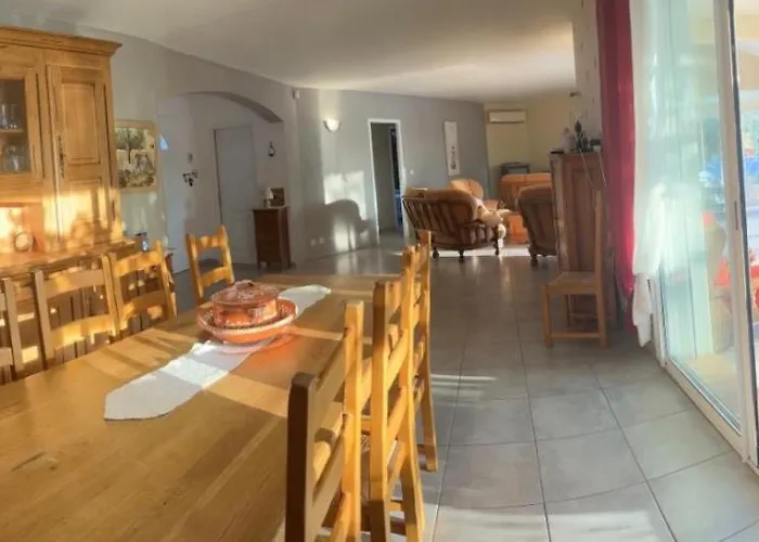 Le Clos Des Galets Meynes